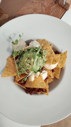 Natxos amb guacamole at El Vergel Veggie Restaurant in Tarragona