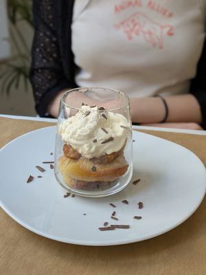Baked apple at El Vergel Veggie Restaurant in Tarragona