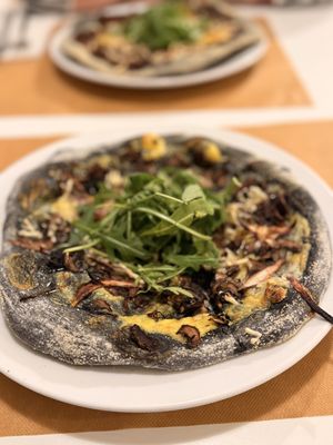 Mushroom pizzaa  at El Vergel Veggie Restaurant in Tarragona