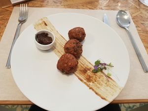 Indian red lentil and kale fritters with tamarind chutney at El Vergel Veggie Restaurant in Tarragona