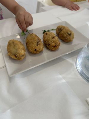 Croquetas de champiñones ahumados  at El Vergel Veggie Restaurant in Tarragona