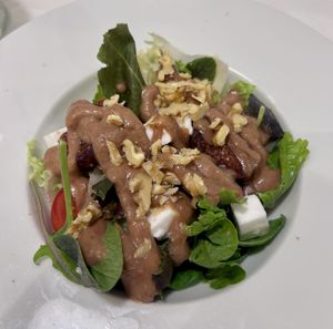 Fig salad  at El Vergel Veggie Restaurant in Tarragona