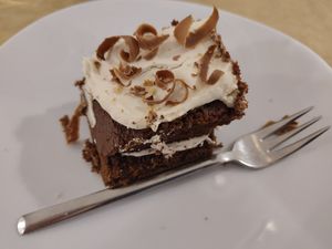 Sweet potato and cacao cake with white chocolate at El Vergel Veggie Restaurant in Tarragona