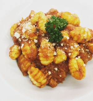 Gnocchi con seitán y salsa de tomate. at El Vergel Veggie Restaurant in Tarragona