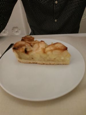 Apple pie at El Vergel Veggie Restaurant in Tarragona