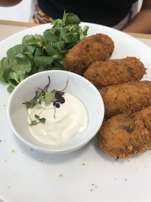 Croquetas at El Vergel Veggie Restaurant in Tarragona
