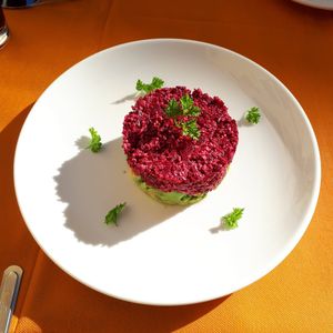 Bicolor tartare at La Hierba Luisa Cocina de la Huerta in Gran Canaria