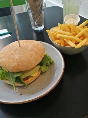 Curry Hawaii Burger at My Heart Beats Vegan in Karlsruhe