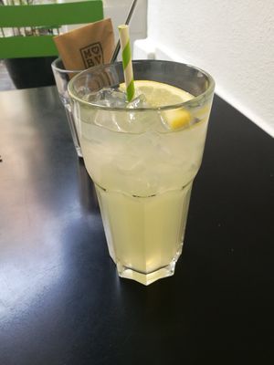 Hausgemachte Limo (Zitrone/Limette) at My Heart Beats Vegan in Karlsruhe