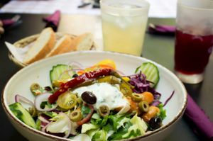 salad bowl with vegan tzatziki and peppers at My Heart Beats Vegan in Karlsruhe