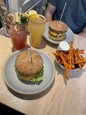 super leckere Chiqn Burger 💚  at My Heart Beats Vegan in Karlsruhe