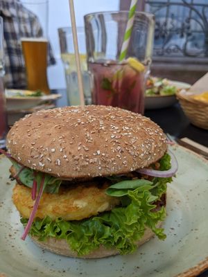 Burger with "Kartoffelrösti" - super delicious at My Heart Beats Vegan in Karlsruhe