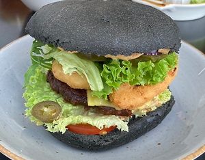 Pikanter Burger aus der Aktionswoche   at My Heart Beats Vegan in Karlsruhe