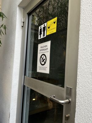 großes Plus: rauchen im Innenhof ist verboten!  at My Heart Beats Vegan in Karlsruhe