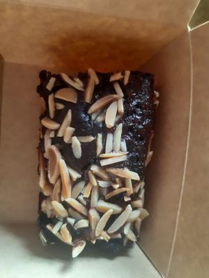 Amarenakirsch-Brownie at My Heart Beats Vegan in Karlsruhe