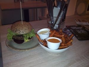 Delhi Beets Burger at My Heart Beats Vegan in Karlsruhe