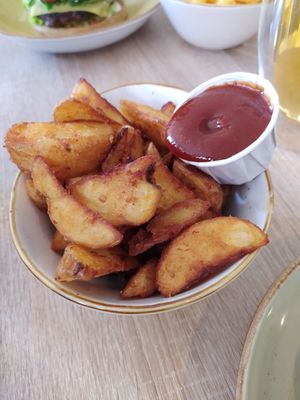 The potato wedges with BBQ sauce at My Heart Beats Vegan in Karlsruhe