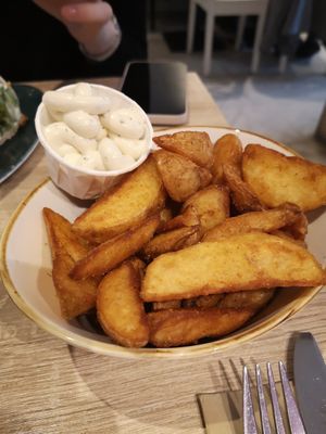 Potato Wedges mit Aioli at My Heart Beats Vegan in Karlsruhe