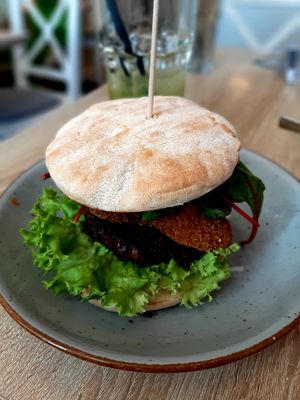 Avocado Beyond Burger at My Heart Beats Vegan in Karlsruhe