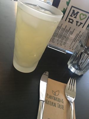 Hausgetränk Zitrone Limette at My Heart Beats Vegan in Karlsruhe