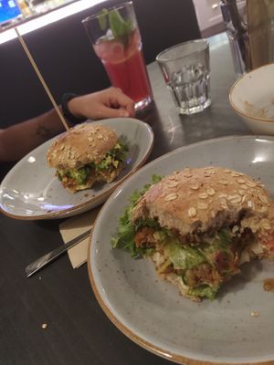 Good place, good food and good staff, Grande Genau ist my favorite burguer and also the cakes are the best at My Heart Beats Vegan in Karlsruhe
