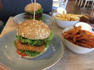 Burger jeweils ca. 9€ at My Heart Beats Vegan in Karlsruhe