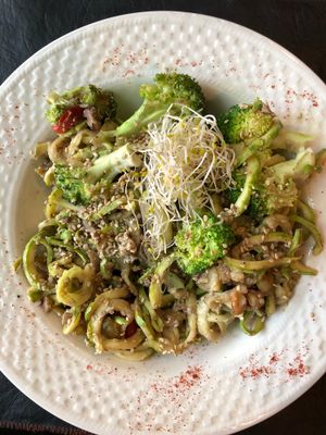 Zucchini noodles with vegetables and walnuts - Yummy at Vaikuntha Resto in Salta