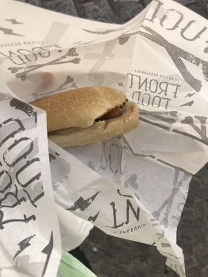 Das ist der Veganer Hot Dog für 2.9 Euro  at Front Food in Linz