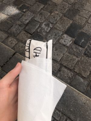 Und das ist der Hot Dog von außen.🌱  at Front Food in Linz