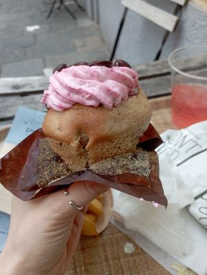 Cupcake rawberry at Front Food in Linz