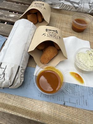 Nuggets and golden curry sauce  at Front Food in Linz
