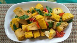 tofu pad grapow at O2 in Koh Chang