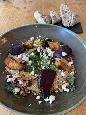 Loaded hummus: very tasty at GYS - Voorstraat in Utrecht