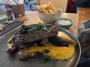 Shroom steak and fries  at GYS - Voorstraat in Utrecht