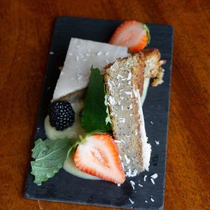 Lemon poppyseed cake at GYS - Voorstraat in Utrecht