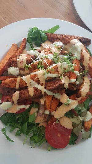 fried tempeh and sweet potato on salad at GYS - Voorstraat in Utrecht