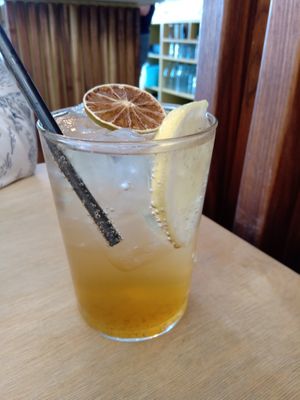 Peach and basil lemonade at GYS - Voorstraat in Utrecht