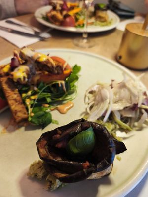 Aubergine parmezaan met Tempeh kapsalon at GYS - Voorstraat in Utrecht