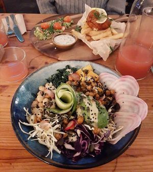 Buddha bowl & Fish and chips at GYS - Voorstraat in Utrecht