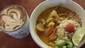 My go to favorite meal : Malaysian Curry Bowl ♡♡♡
I usually get a juice or lavender matcha latte, today I tried the Swan and fell in love! at Good Eden in New Orleans