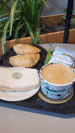 Vegan Lemoncake and Empanadas with Soymeat at Marcopolo Freelife in Ushuaia