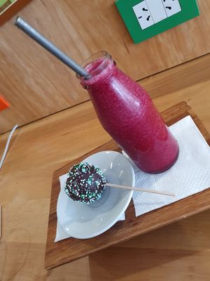 Vegan Cake Pop & healthy Smoothie at Marcopolo Freelife in Ushuaia