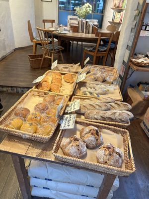 Otima variedade  at Ameen's Oven in Nishinomiya