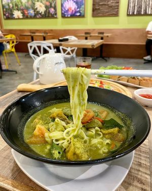Green curry kway teow at Nature Cafe 自然疏食 - The Aperia in Central Singapore