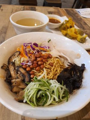 Spicy kolo mee at Nature Cafe 自然疏食 - The Aperia in Central Singapore