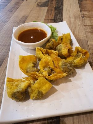 Deep fried wanton at Nature Cafe 自然疏食 - The Aperia in Central Singapore