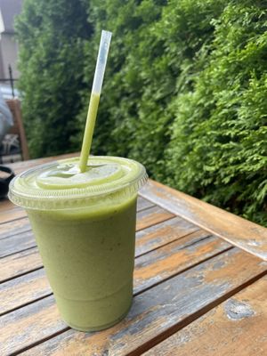 Verde smoothie at Nucleus Raw Foods in Luzerne