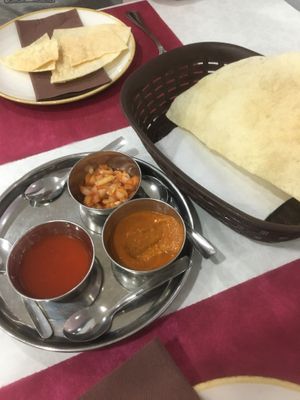 All vegan. They bring out a mint cucumber dip but that one isn’t vegan    at The Kathmandu in Torremolinos