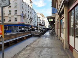 Outdoor seating space (during vacation) at Qibi - Eaux-Vives in Geneva