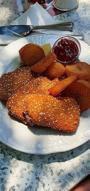 vegan cordon bleu - huge portion at Gasthaus am Predigtstuhl in Vienna